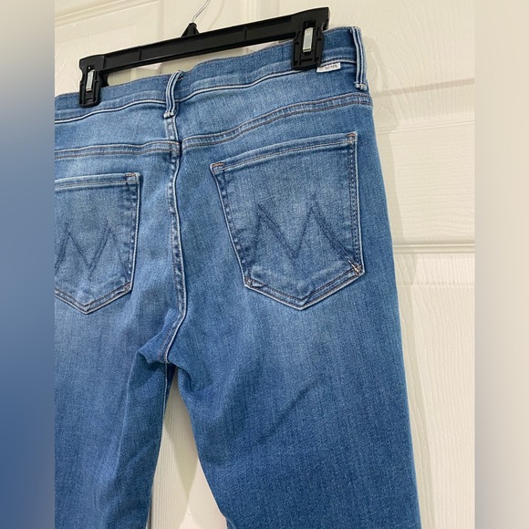 Mother The Weekender Fray Jeans In Groovy Kind of Love Size 30 Flare Medium Wash - Picture 9 of 13